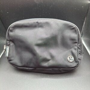 Lululemon Black Nylon Everywhere Belt Bag Adjustable Strap & Inner Mesh Pocket